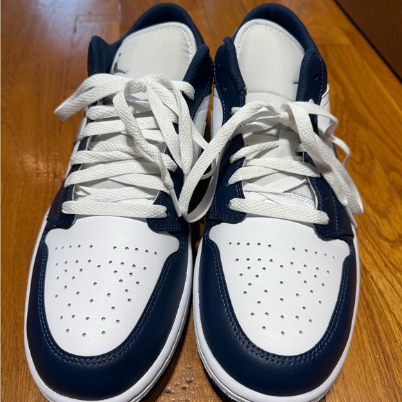Nike Navy and White Sneakers - Picture 2 of 5